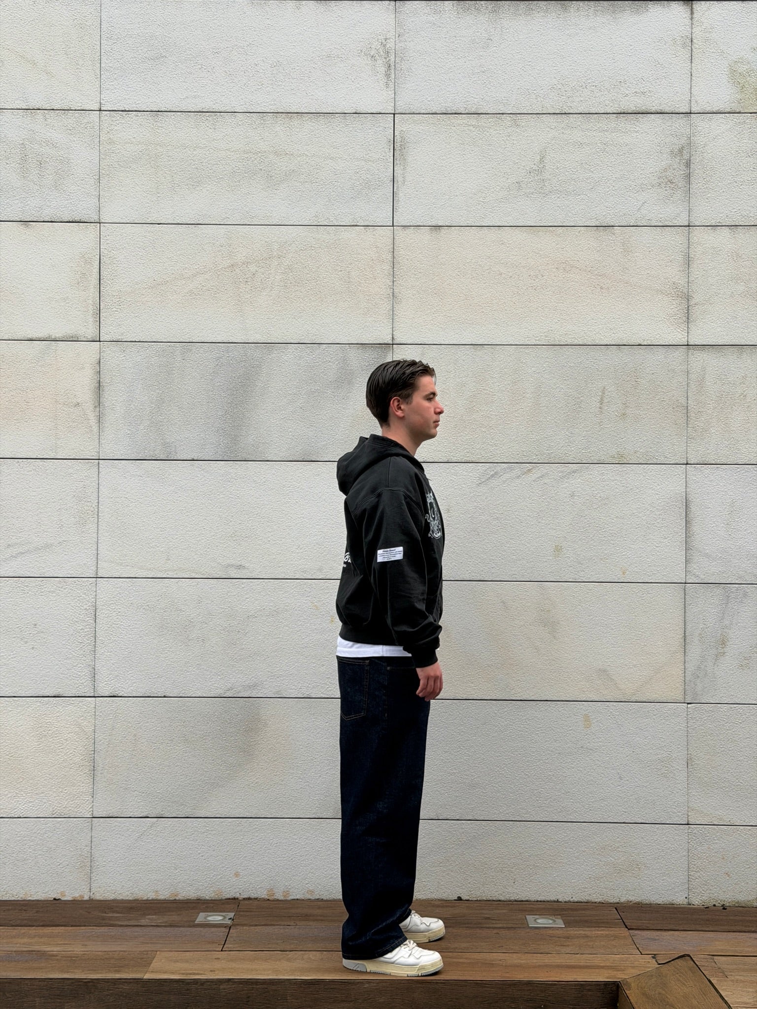 LE BLASON NOIR ZIPPED HOODIE