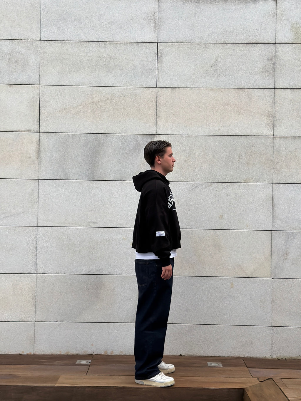 LE VARSITY NOIR HOODIE